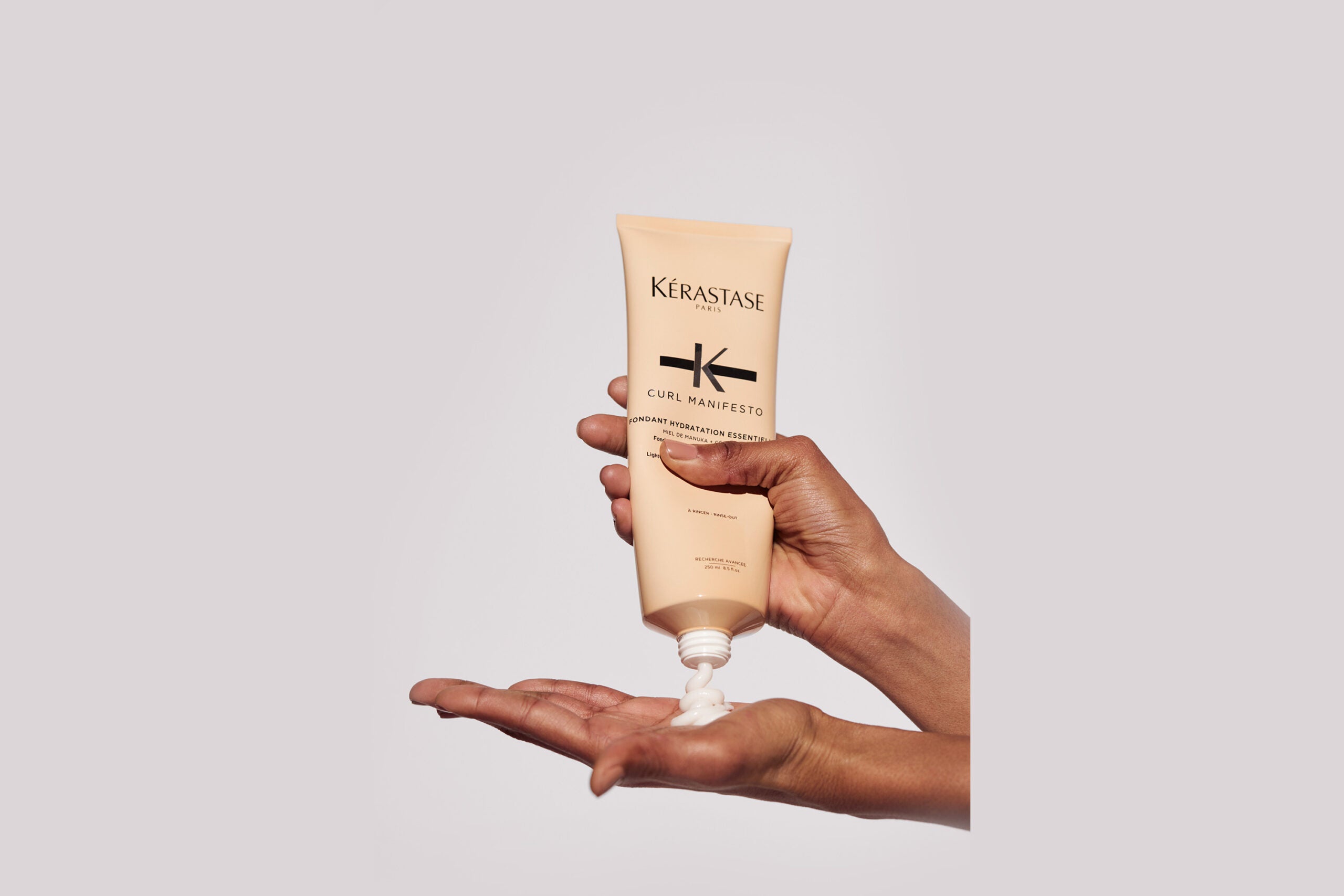 Balsam Kérastase CURL MANIFESTO Fondant Hydratation Essentielle pentru par ondulat si cret 250 ml