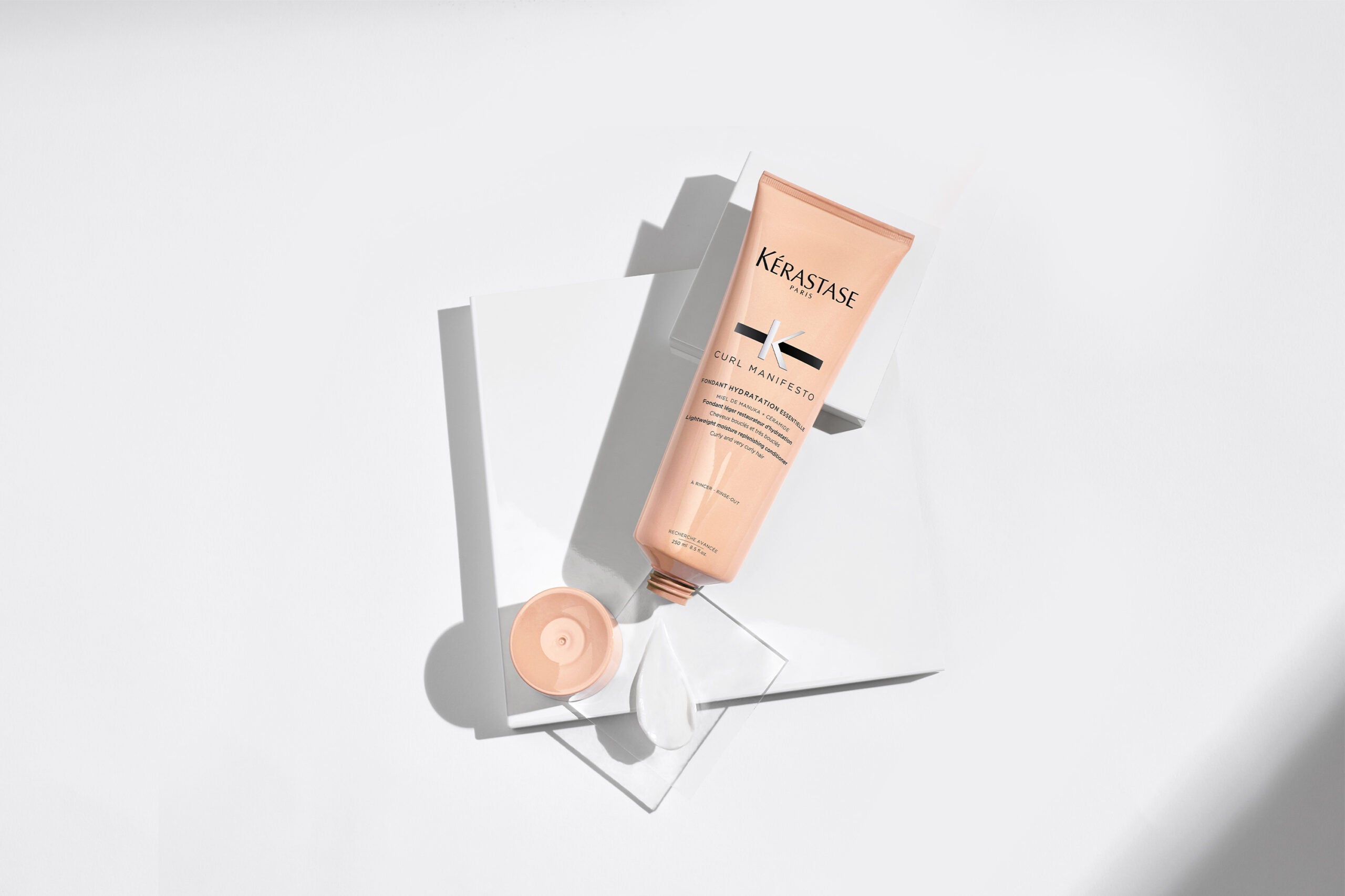 Balsam Kérastase CURL MANIFESTO Fondant Hydratation Essentielle pentru par ondulat si cret 250 ml