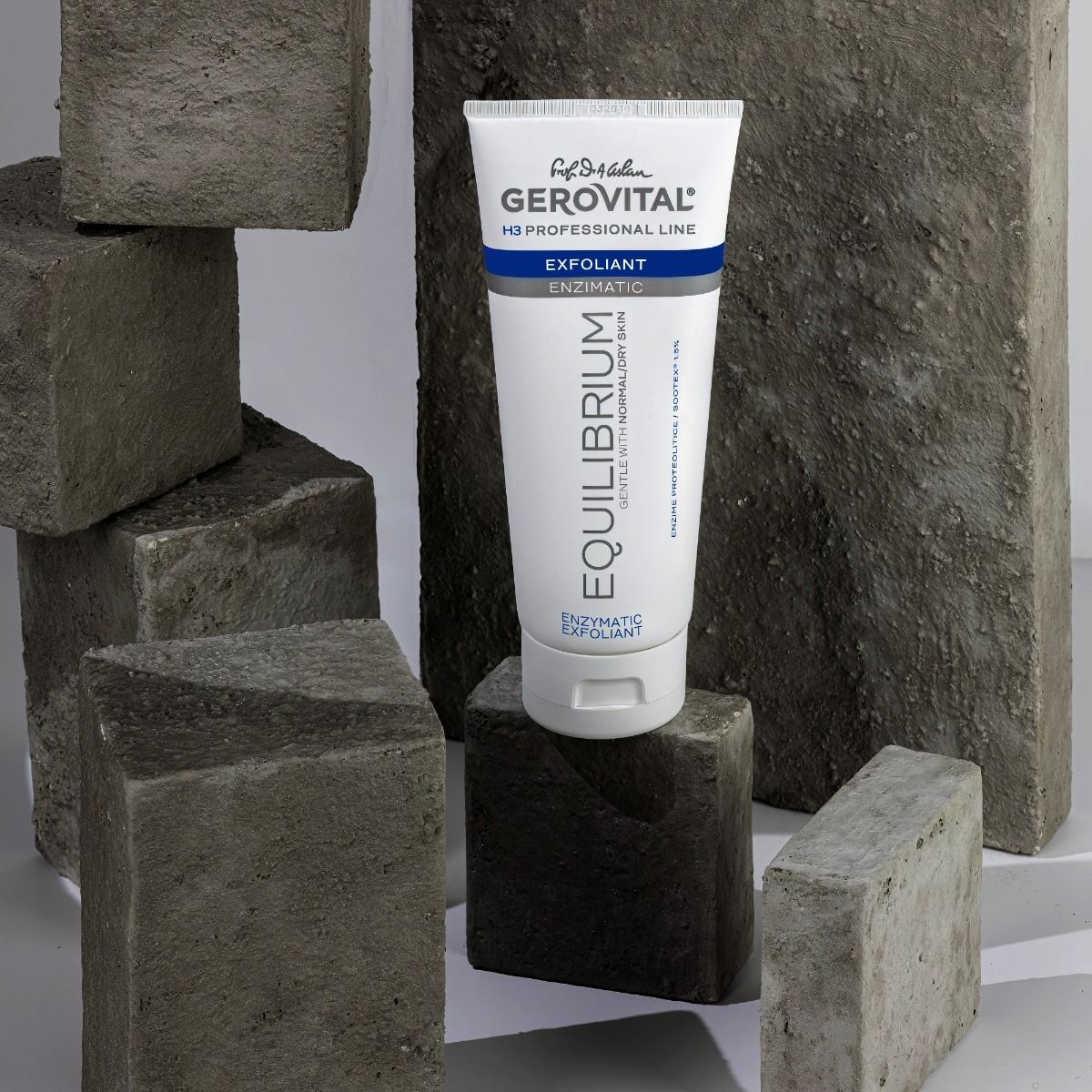 Exfoliant Enzimatic pentru Peeling, pentru Ten Uscat, Sensibil sau Normal cu Papaină și Sootex™, Gerovital H3 Equilibrium, 200 ml