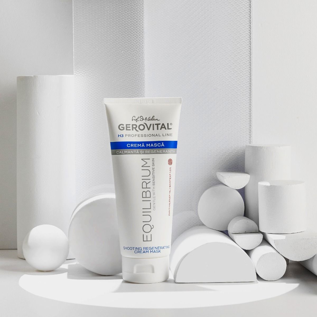 Cremă-Mască Calmantă și Regenerantă cu Vitamina A și Uleiuri Naturale pentru Ten Uscat sau Iritabil, Gerovital H3 Equilibrium, 200 ml