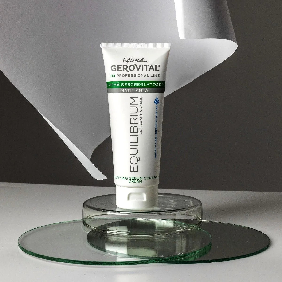 Cremă Seboreglatoare Hidratantă și Matifiantă pentru Ten Gras sau Acneic cu Sebaryl® 4.25% și Defensyl® Plus, Gerovital H3 Equilibrium, 200 ml